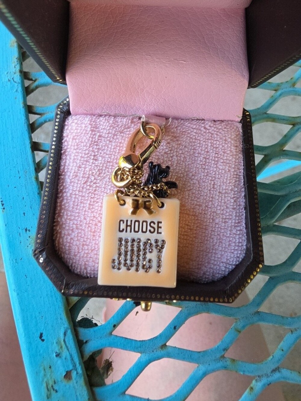 2007 JUICY COUTURE "YORKIE IN SHOPPING BAG" CHARM #YJRU2616- - Picture 2 of 14